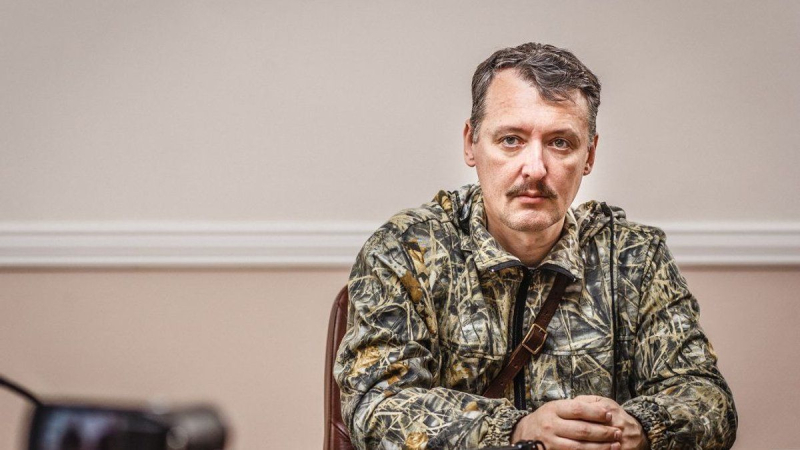 Land des Absurden : Der Terrorist Girkin sagte, er kandidiere für das Präsidentenamt wie Honig für Terroristen. Diesmal äußerte der Terrorist Igor Girkin, der sich in einer Untersuchungshaftanstalt befindet, seinen Wunsch, „Bürge“ zu werden.</strong></p>
<p>Strelkow gab seine „Entscheidung“ in einem Brief aus der Untersuchungshaftanstalt bekannt -Prozesshaftanstalt. Die „Botschaft“ des Terroristen wurde von einem Vertreter der „Russischen Strelkow-Bewegung“ vorgelesen. Ja, die Namensgebung in Russland ist ein Problem. Die Details wurden von RosSMI gemeldet, berichtet<strong>24 Channel.</strong></p>
<p class=