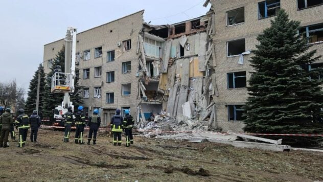 Zwei Tote und acht Verletzte – was ist über den Angriff auf ein Krankenhaus und eine Mine in bekannt? der Region Donezk“ /></p>
<p>Zwei Menschen wurden getötet und acht verletzt, als das Flugabwehrraketensystem S-300 in der Region Donezk abgefeuert wurde.</p>
<p>Die Russen feuerten den ersten ab Zwei Raketen wurden am 20. November um 23:35 Uhr in einem Krankenhaus in Selidovo abgefeuert, die anderen beiden wenige Minuten später in der Kotljarewskaja-Mine in Michailowka, Gemeinde Nowogrodowsk.</p>
<p>Der Krieg in vollem Umfang war in der Ukraine Dies geschieht bereits am 636. Tag.</p>
<p>Jetzt beobachten sie </p>
<p>Sie können die Lage in den Städten auf der interaktiven Karte der Militäreinsätze in der Ukraine und auf der Karte der Luftangriffe in der Ukraine verfolgen.</p>
</p>
</p>
<p>Möchten Sie entspannen? Kommen Sie zu Facti.GAMES!</p></p>
<!-- relpost-thumb-wrapper --><div class=