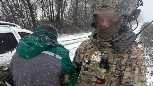 Gesammelte Daten zu Verteidigungslinien an der Grenze zur Russischen Föderation. Ein FSB-Agent wurde festgenommen der Region Charkow“ />< /p> </p>
<p>Der Sicherheitsdienst nahm einen weiteren Agenten des russischen FSB fest, der Geheimdienstinformationen über den Einsatz und die Bewegung der Verteidigungskräfte in den Grenzgebieten der Region Charkow sammelte.</p >
<p>Das teilte der Pressedienst der Abteilung mit.</p>
<p> < p>Den Ermittlungen zufolge war der Feind vor allem an den möglichen Bewegungsrichtungen schwerer gepanzerter Fahrzeuge und Artillerie der ukrainischen Streitkräfte, einschließlich Haubitzen, interessiert und mehrere Raketenstartsysteme im Gebiet des befreiten Woltschansk.</p>
<p>Aktuell ansehen </p>
<blockquote>
<p>„Um solche Routen grob zu ermitteln, lief der Beteiligte in der Gegend umher und suchte nach Spuren von Panzerspuren. Unter dem Deckmantel alltäglicher Gespräche habe er auch seine örtlichen Bekannten um die nötigen Informationen gebeten, heißt es in dem Bericht.</p>
</blockquote>
<p>Darüber hinaus versuchte der russische Agent, die Standorte der SBU herauszufinden Nationale Polizeieinheiten nahe der Grenze zur Russischen Föderation.</p>
<p>Im Falle des Eintreffens von Feinden sammelte der Angreifer Informationen über deren Folgen und meldete sie den Besatzern.</p>
<p>Eine weitere seiner Aufgaben war ein eigenes Netzwerk von Informanten aufzubauen, das möglichst viele befreite Bewohner der Bezirke Charkow umfassen sollte.</p>
<p>– Mitarbeiter des Sicherheitsdienstes haben den Angreifer lokalisiert und ihn während einer weiteren Erkundung des Grenzgebiets der Region festgenommen. Es stellte sich heraus, dass es sich bei dem russischen Agenten um einen 41-jährigen Einwohner von Woltschansk handelte, der im Juli dieses Jahres von einem Berufsbeamten des FSB aus der Ferne rekrutiert wurde. Der Mann sei dem Angreifer aufgrund seiner kremlfreundlichen Ansichten aufgefallen, die er in seinem Umfeld wiederholt öffentlich gemacht habe, teilte die Abteilung mit.</p>
<p>Nach der Rekrutierung erhielt der Verräter vom russischen Geheimdienst Anweisungen zur Durchführung von Aufklärungs- und subversiven Aktivitäten und wählte das operative Pseudonym Lexus.</p>
<p>Möchten Sie sich entspannen? Kommen Sie zu Facti.GAMES! </p>
<p><img decoding=