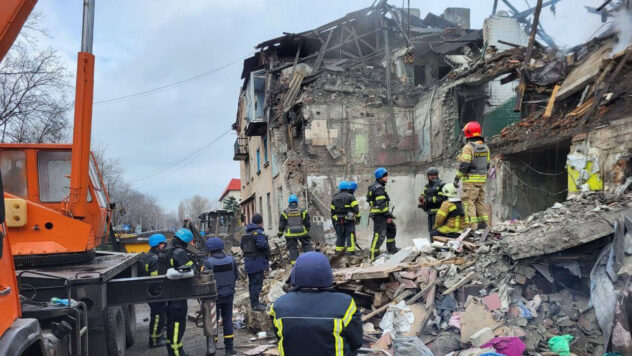 Russischer Angriff auf Novogrodovka: Zwei bereits tot, Suche nach Familie unter Trümmern