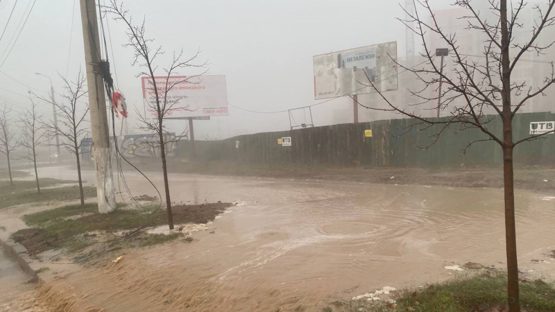 Die Straßen verwandelten sich in Flüsse: einer davon Die Mikrobezirke in Tschernigow wurden überschwemmt“ /></p>
<p>Foto: KP Chernigivvodokanal</p>
<p><img decoding=