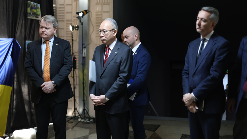 G7-Diplomaten trafen sich mit Fernsehsendern des United News and Freedom-Telethons