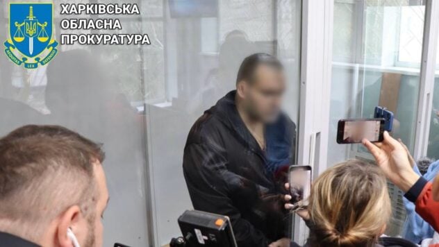 Er richtete Raketen auf die regionale Staatsverwaltung Charkow und andere zivile Gebäude. Ein Agent der Russen Föderation erhielt eine lebenslange Haftstrafe“ />< /p> </p>
<p>Ein russischer Agent, der Raketen auf die Charkower OVA und andere zivile Gebäude richtete, wurde zu lebenslanger Haft verurteilt.</p>
<p>Dies berichtet die Generalstaatsanwaltschaft .</p>
<p>Die Staatsanwälte bewiesen vor Gericht, dass der Mann von Februar bis April 2022 durch persönliche Beobachtung, Befragung von Anwohnern und Aufzeichnung von Daten Informationen über die Streitkräfte der Ukraine und die Infrastruktur in Charkow gesammelt hatte.</p>
<p>Aktuell ansehen </p>
<blockquote>
<p>— Ein Einwohner von Charkow übermittelte Geheimdienstdaten über ein in der Ukraine verbotenes soziales Netzwerk an zwei Frauen, die für russische Geheimdienste arbeiten. Einer von ihnen lebt jetzt in Moskau. Im Jahr 2014 befand sie sich im besetzten Gebiet der Region Donezk, wo sie in den Reihen der sogenannten „DVR“ diente. wie eine Krankenschwester. Ein weiterer Kurator lebt in St. Petersburg und ist Leiter der prorussischen Organisation Let's Save Donbass, — In der Nachricht heißt es.</p>
</blockquote>
<p><img decoding=