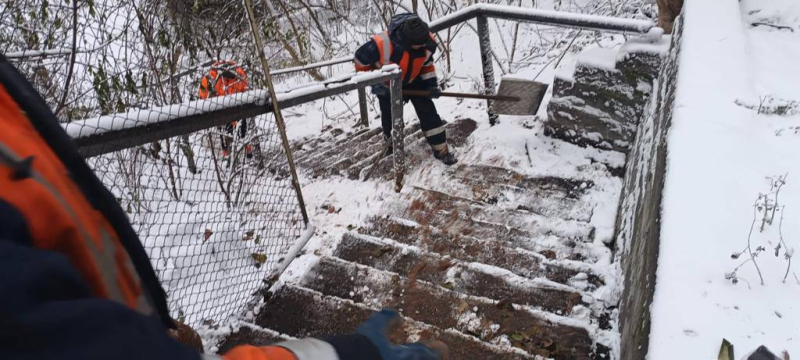 Abgeschaltete Dörfer, blockierte Autobahnen, Hunderte von Unfällen. Wie schlechtes Wetter in der Ukraine tobt