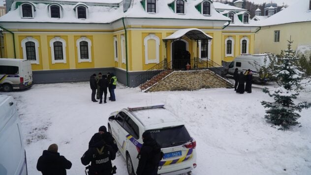 Sie machten viel Aufhebens und äußerten Beschwerden: in der Region Ternopil die Räumung des UOC-Abgeordneten verlief nicht ohne Skandal“ />< /p> </p>
<p>In der Region Ternopil in Kremenez zwangen der Exekutivdienst zusammen mit der Polizei Vertreter der UOC-MP aus der St.-Nikolaus-Kathedrale zu vertreiben, das Memo wurde an den Staat zurückgegeben Eigentum.</p>
<p>Der Chef der Regionalpolizei hat dies gemeldet <b>< /b> <strong> Sergey Zyubanenko. </strong></p>
<p>Er wies darauf hin, dass sich Vertreter des UOC-Abgeordneten nach der Kündigung der Vereinbarung über die kostenlose Nutzung des Tempels im Februar 2023 trotz der Gerichtsentscheidung weigerten, das Gelände zu verlassen.</p>
<p>Jetzt ansehen </p>
<p><img decoding=