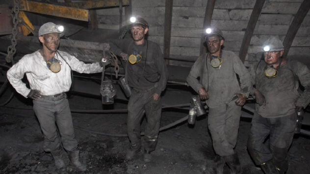 Drei Minen sind ohne Strom: Mehr als 70 Bergleute sind durch feindlichen Beschuss unter der Erde gefangen