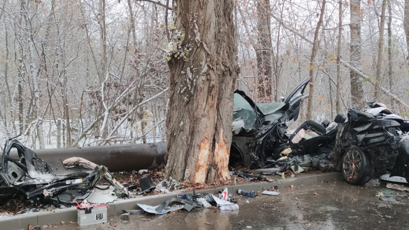 In Czernowitz, a BMW ist mit drei Männern gegen einen Baum gekracht – alle sind gestorben“ /></p>
<p>Im Zusammenhang mit dem Verkehrsunfall wurde ein Strafverfahren gemäß Teil 3 des Art. 286 Strafgesetzbuch (Verstoß gegen Verkehrssicherheitsvorschriften oder Betreiben von Verkehrsmitteln durch Personen, die Fahrzeuge fahren).</p>
<p>Jetzt beobachten </p>
<p>Ermittler der Regionalabteilung der Landespolizei, Streifenpolizei und Rettungskräfte arbeiten am Unfallort .</p>
</p>
</p>
<p>Möchten Sie entspannen? Kommen Sie zu Facti.GAMES!</p></p>
<!-- relpost-thumb-wrapper --><div class=