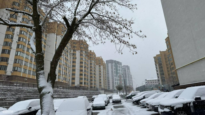 In Kiew schneit es: Fast ein halbes Tausend Geräte sind auf den Straßen im Einsatz