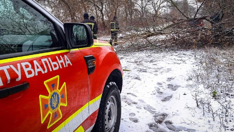 Festgefahrene Busse und Schnellzüge und blockierte Strecken: Folgen des schlechten Wetters in der Region Odessa