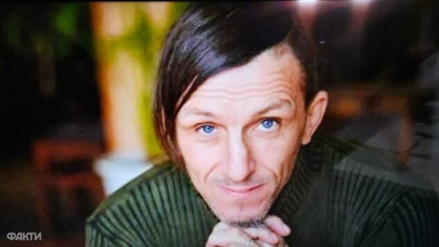 Ich rief den Besatzern zu: „Ehre sei der Ukraine!“: Einzelheiten der Ermittlungen zum Mord des Schriftstellers Wakulenko“ />< /p> </p>
<p>Der Kinderbuchautor Wladimir Wakulenko wurde am 24. März 2022 von russischen Besatzern mit den Rufzeichen Lew und Wiedehopf getötet.</p>
<p>Die Ergebnisse der Ermittlungen, die andauerten mehr als ein Jahr, wurden vom Chefermittler der Nationalen Polizei in der Region Charkow, Sergei Bolvinov, gemeldet.</p>
<p>Die Ergebnisse der Ermittlungen, die mehr als ein Jahr dauerten, wurden vom Chefermittler der Region Charkow gemeldet die Nationalpolizei in der Region Charkow.</p>
<p> p> </p>
<p>Während dieser Zeit führten Polizeibeamte mehr als 40 Verhöre durch.</p>
<p>Jetzt beobachten sie </p>
<p>Die Mörder wurden identifiziert, sagt der Chefermittler der Region, auch dank der Zeugen.</p>
<p>28 Personen, darunter der Vater des ermordeten Wladimir Wakulenko, erkannten die Henker auf dem Foto.</p>
<p>Was während der Ermittlungen festgestellt wurde, sagt ICTV Facts-Journalistin Tatyana Dotsyak.</p>
<h3>Die erste Verhaftung von Wladimir Wakulenko</h3>
<p>Die Besatzer verhafteten Wladimir Wakulenko zum ersten Mal am 22. März 2022 zusammen mit seinem Sohn Vitaly, obwohl der Teenager eine Behinderung hat.</p>
<p>Der Schriftsteller sei mit seinem Sohn überallhin gegangen, sagten die Eltern des Autors zuvor gegenüber Facts ICTV. </p>
<p>Möchten Sie sich ausruhen? Kommen Sie zu Facti.GAMES! </p>
<p>Als die groß angelegte Invasion begann, leisteten Wladimir und Vitali humanitäre Hilfe für das ukrainische Militär. Gleichzeitig brachte Wladimir seinem Sohn bei, bei Luftangriffen zu fallen.</p>
<p>Der Vater des Schriftstellers sagt: Sein Sohn und sein Enkel wurden von fünf Eindringlingen mit Maschinengewehren weggebracht, die in das Haus eindrangen.</p>
<blockquote>
<p>– Wo ist Ihr Nationalist? Was für ein Nationalist, sage ich? Wir wissen alles über Sie! Wir brauchen einen Faschisten! Er nannte ihn einen Faschisten, einen Nationalisten, einen Banderaisten“, sagt der Vater des Schriftstellers.</p>
</blockquote>
<p>Die Bewohner durchsuchten das Haus und nahmen die Telefone mit. Sie schlugen Wladimir, zogen ihn aus und suchten nach Tätowierungen.</p>
<p>Das erste Mal hielten sie ihn mehrere Stunden lang fest und beide wurden freigelassen und angewiesen, zu Hause zu bleiben.</p>
<h3>Die zweite Verhaftung von Vladimir Vakulenko</h3>
<p>24. März 2022 Sie kamen zum zweiten Mal für den Schriftsteller. Sie holten mich mit dem, was ich trug, vom Hof: einem Pullover und Gummi-Flip-Flops. Sie warfen es in einen Kleinbus mit der Aufschrift „Z“ und fuhren davon. Niemand hat ihn wieder lebend gesehen.</p>
<blockquote>
<p>– <strong>Er rief auch „Ehre sei der Ukraine!“! Er ist rebellisch, so stur!</strong>– erinnert sich der Vater des Schriftstellers.</p>
</blockquote>
<p>Während der Besatzung, sagt der Vater des Schriftstellers, führte Wladimir Wakulenko ein Tagebuch. Vor seiner Verhaftung gelang es ihm, es unter einem Kirschbaum im Garten zu begraben.</p>
<p>Nach der Befreiung von Isjumschtschina grub der Vater des Schriftstellers das Manuskript aus. Anschließend wurde das Tagebuch in das Charkower Literaturmuseum überführt und noch später veröffentlicht.</p>
<h3>Wohin brachten die Besatzer Wakulenko?</h3>
<p>Chefermittler Sergej Bolwinow behauptet, Wladimir Wakulenko sei zuerst nach Lugowaja gebracht worden Straße Nr. 14 .</p>
<p>Einer der Zeugen wird später von dem Rucksack erzählen, den Wladimir Vakulenko im Hof gesehen hat.</p>
<p>Dort richteten die Besatzer ein sogenanntes Hauptquartier und einen Kerker ein, in dem sie Gefangene machten. Die Geräusche von Pistolenschüssen wurden von Gefangenen und Bewohnern benachbarter Häuser, Zeugen des Falles, gehört.</p>
<blockquote>
<p>„Wir wissen, dass Wladimir Wakulenko vor der Hinrichtung gefoltert, zum Ausziehen gezwungen, nach einem Dreizack-Tattoo durchsucht und geschlagen wurde, denn Experten sahen später am Körper des Ermordeten zwei gebrochene Finger an der linken Hand“, sagt Bolvinov.</p>
</blockquote>
<h3>Die Leiche des hingerichteten Schriftstellers wurde erst im Mai gefunden</h3>
<p>Dann wurde Wladimir Wakulenko zur Hinrichtung gebracht, erschossen und die Leiche am Straßenrand nach Kapitolovka geworfen. Die Leiche wurde erst im Mai gefunden.</p>
<p><img decoding=