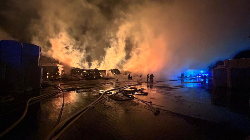 In Winniza wird seit dem Abend ein Feuer in Baulagern gelöscht 
