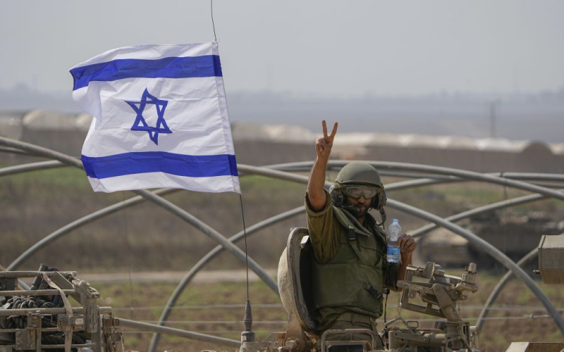 Das israelische Militär begann tief in Gaza-Stadt vorzudringen. /></p>
<p><strong>IDF-Militär erhöht Druck auf Hamas-Kämpfer in der Stadt.</strong></p>
<p>Israelisches Militär begann tief in Gaza-Stadt vorzudringen , wo die Operation gegen Militante <strong>Hamas</strong>.</p>
<p>Dies wurde vom israelischen Armeesprecher Daniel Hagari angekündigt, berichtet <strong>The Times of Israel</strong>.</p>
<p> < p>In der Nachricht heißt es, dass die IDF den Druck auf Hamas-Kämpfer in Gaza-Stadt, wo sich ihre Hauptstreitkräfte befinden, erhöht.</p>
<p>„Mehrere Feldkommandeure der Gruppe wurden bei nächtlichen Luftangriffen und Operationen der Israelis getötet.“ Armee, die die Fähigkeit der Hamas, Gegenangriffe durchzuführen, erheblich untergräbt“, stellte er fest.</p>
<p>Außerdem sagte der IDF-Sprecher, dass technische Einheiten jeden Tunnel zerstören, auf den Hamas-Kämpfer in der Stadt stoßen.</p>
<p> Wir erinnern daran, dass zuvor berichtet wurde, dass Präsident Wladimir Selenskyj sagte, die Russische Föderation sei nicht nur ein Aggressorstaat in der Ukraine, sondern spiele auch eine Rolle im Krieg im Nahen Osten, indem sie die Hamas sponsere.</p >
<p>Darüber hinaus haben wir zuvor darüber informiert, dass der ständige israelische Botschafter bei den Vereinten Nationen, Gilad Erdan, sagte, dass <strong>Russland den Hamas-Angriff auf Israel „auf die perverseste Art und Weise“ nutzt.</strong></p>
<p> < h4>Verwandte Themen:</h4>
<p>Weitere Neuigkeiten</p>
<!-- relpost-thumb-wrapper --><div class=