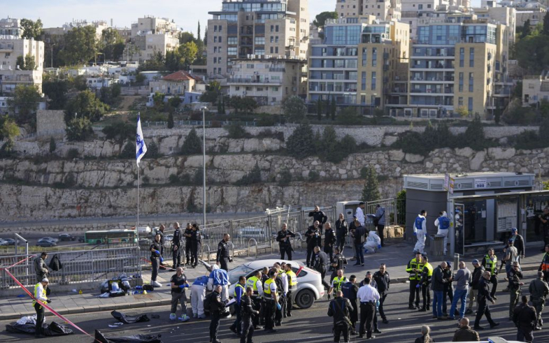 In Jerusalem eröffneten Unbekannte das Feuer an einer Bushaltestelle: Es gibt Tote und Verletzte