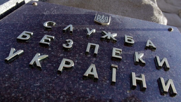 Der SBU meldete den Verdacht, dass ein Mitarbeiter von Aksenov Krim-Schulkinder für die russische „Jugendarmee“ rekrutiert „“ /></p>
<p>Der Sicherheitsdienst meldete den Verdacht der Verräterin Elena Romanovskaya, die als „Stellvertreterin“ der Verräterin tätig war. Der Chef der Besatzungsregierung der Krim rekrutiert Krim-Schulkinder für die russische Jugendarmee.</p>
<p>Der Pressedienst der Abteilung berichtete darüber.</p>
<h2>Was über die Jugendarmee der Krim bekannt ist Russische Föderation</h2>
<p>Wie die Ermittler feststellen, wird in den Reihen dieser Formation der jüngeren Generation die Ideologie des Rassismus aufgezwungen und versucht, Hass auf die Ukraine zu schüren.</p>
<p>Jetzt schauen wir uns </p>
<p><img class=