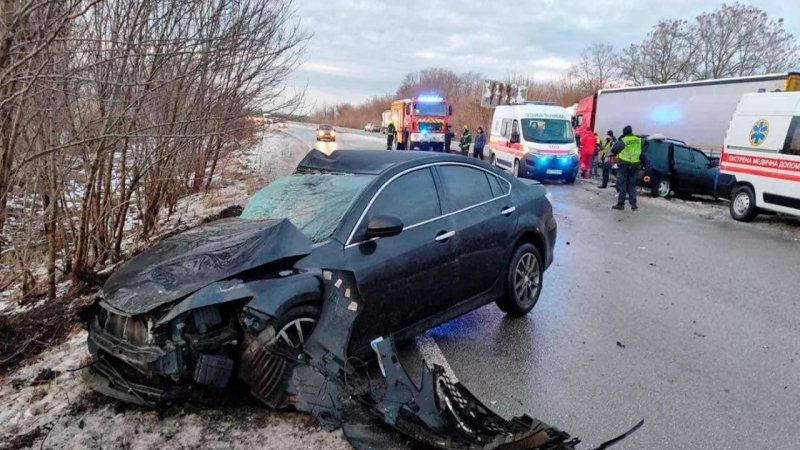  Großunfall in der Nähe des Dnjepr: Sechs Autos kollidierten, es gab Verletzte