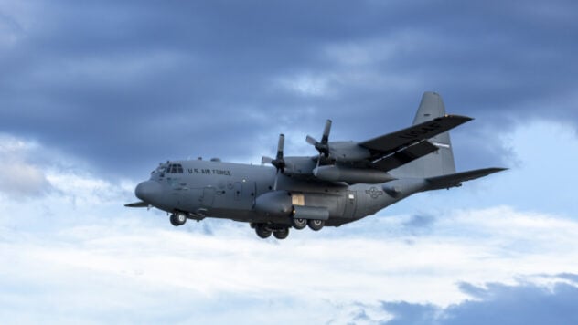 Für den Transport von Truppen und Ausrüstung: Zweck und Eigenschaften der C-130 Super Hercules Flugzeuge