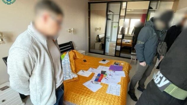 Er sagte, dass die Ukrainer vernichtet werden sollten: Ein Kiewer Bewohner wurde entlarvt, der dem FSB die Koordinaten gab der Streitkräfte der Ukraine“ />< /p> </p>
<p>Strafverfolgungsbeamte entlarvten einen Einwohner Kiews, der dem russischen FSB die Koordinaten der ukrainischen Armee übermittelte und Raketenangriffe auf die Hauptstadt korrigierte.</p>
<p>Der Dies teilt die Generalstaatsanwaltschaft mit.</p>
<p>Den Ermittlungen zufolge erklärte sich der Verdächtige Ende Dezember 2022 beim Überqueren der belarussisch-russischen Grenze an einem Filterposten zur Zusammenarbeit mit dem Angreifer bereit.< /p>Jetzt beobachten sie </p>
<p>Um seine Bereitschaft zu bestätigen, gab er dem Geheimdienstoffizier sofort die Koordinaten der Einheit der ukrainischen Streitkräfte in der Hauptstadt zur Brandvernichtung.</p>
<blockquote>
<p>— Wenige Tage später wurde Kiew einem massiven Raketenangriff ausgesetzt. Zwei Bereiche gerieten unter Beschuss, darunter der Versuch des Feindes, ein Gebäude mit ukrainischem Militärpersonal anzugreifen. Es war sein Standort, den der Verdächtige angab, — heißt es in der Nachricht.</p>
</blockquote>
<p>Es wird angezeigt, dass der Mann nach einiger Zeit in die Ukraine zurückkehrte. Er und seine Frau besuchten den Ankunftsort und teilten ihr mit, dass er an dem Raketenangriff beteiligt gewesen sei. Auch andere Versuche, Kontakt zum russischen Geheimdienst aufzunehmen, wurden dokumentiert.</p>
<blockquote>
<p>— Der Verdächtige verbarg seine pro-russischen Ansichten im Familienkreis nicht, äußerte sich abfällig über die Ukrainer und sagte, dass sie vernichtet werden sollten, — Geben Sie dies im Büro des Generalstaatsanwalts an.</p>
</blockquote>
<p>Bei einer Durchsuchung an seinem Wohnort wurden die Flagge des Aggressorlandes, Dokumente zur Erlangung der russischen Staatsbürgerschaft, Computerausrüstung und Mobiltelefone beschlagnahmt. </p>
<p><p ><img decoding=