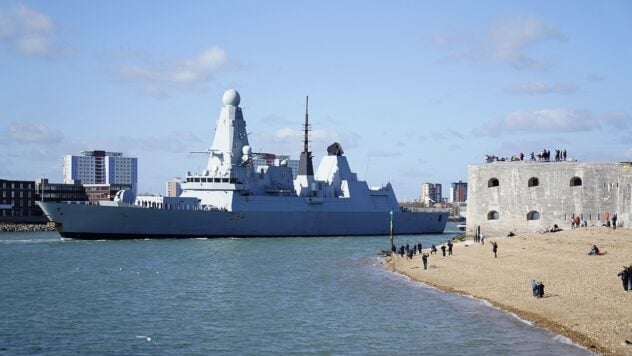 Im Roten Meer wurde ein britisches Schiff von einer auf ein Frachtschiff gerichteten Drohne abgeschossen 