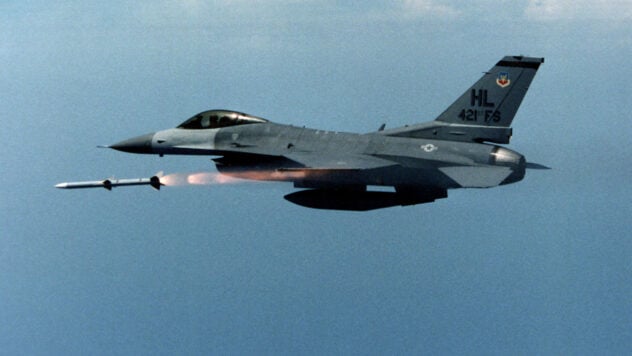 Newsweek schreibt, dass die F-16 bereits in der Ukraine ist – die Luftwaffe hat reagiert