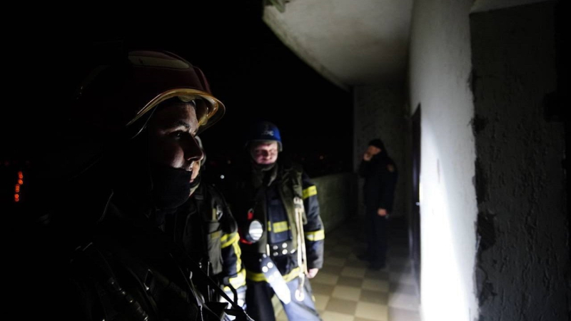 Dritter Angriff in 6 Tage: Fotos von den Folgen des Nachtangriffs auf Kiew veröffentlicht“ /> </p>
<p><img decoding=