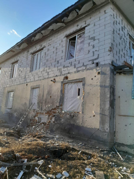 Die Russische Föderation setzt ihren Terror fort Region Cherson: Dabei wurden zwei Frauen durch Beschuss verletzt p>Denken Sie daran, dass die Invasoren vom 23. bis 24. Dezember 2023 <b></b> 88 Mal das Feuer auf Cherson eröffneten und insgesamt 425 Granaten aus Mörsern, Artillerie, Grads, Panzern, ZU-23-2, Drohnen und Flugzeugen abfeuerten. </p>
<p>Aktuell ansehen </p>
<p >Der Krieg in vollem Umfang in der Ukraine dauert bereits den 669. Tag an.</p>
<p>Sie können die Situation in Städten auf der interaktiven Karte der Militäreinsätze in der Ukraine und darüber hinaus verfolgen die Karte der Luftangriffe in der Ukraine.</p>
</p>
</p>
<p>Möchten Sie sich entspannen? Kommen Sie zu Facti.GAMES!</p></p>
<!-- relpost-thumb-wrapper --><div class=
