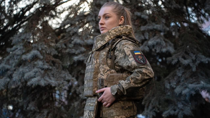Das Verteidigungsministerium hat die erste Körperpanzerung für Frauen zertifiziert – Militär