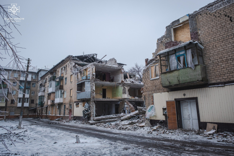 Streik in Selidov: Retter legen ein von einer Rakete getroffenes Haus still