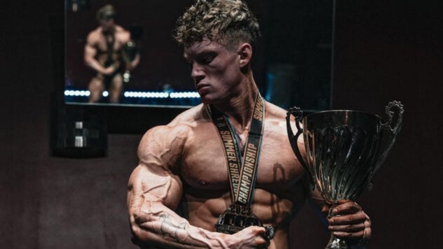 Schwarzeneggers Rekord, der 57 Jahre lang bestand, wurde von einem Ukrainer gebrochen – was bekannt ist über ihn“ /> </p>
<p>Bodybuilder <strong>Anton Ratushny</strong> wurde berühmt, nachdem er einen von Arnold Schwarzeneggers Rekorden gebrochen hatte, der 57 Jahre lang Bestand hatte.</p>
<p>Im Alter von 19 Jahren Er erhielt den Titel des jüngsten Classic-Physique-Profis in dieser Sportart und erhielt eine Profikarte. Sie bescheinigt ihm, dass er kein Amateur mehr ist.</p>
<p>Zuvor gehörte diese Errungenschaft 57 Jahre lang Schwarzenegger. Iron Arnie erhielt seine Profikarte im Alter von 20 Jahren.</p>
<p>Ich schaue mir jetzt </p>
<blockquote>
<p> an – Nachdem ich im letzten Jahr viele Herausforderungen gemeistert habe, kann ich nicht betonen, wie wichtig es ist, an sich selbst zu glauben und sich selbst treu zu bleiben , ungeachtet dessen, was andere über dich denken, — Ratushny schrieb nach dem Sieg auf Instagram.</p>
</blockquote>
<p> <iframe width=