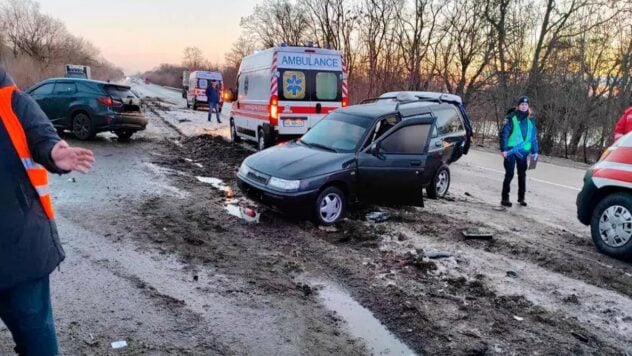 Großer Unfall in der Nähe des Dnjepr: Sechs Autos kollidierten, es gab Verletzte