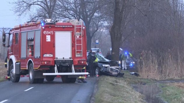 Ein Auto prallte gegen einen Baum: Drei Ukrainer starben bei einem Unfall in Polen