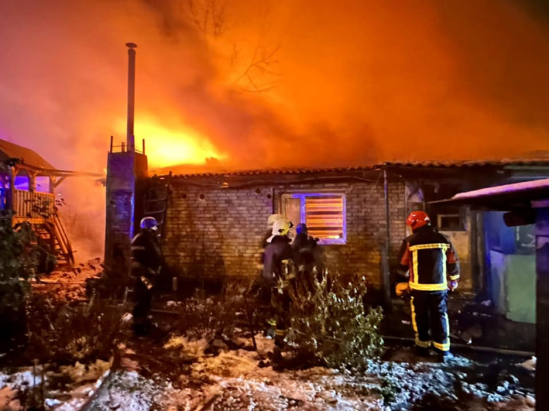 Brand von 400 Quadratmetern: Kiewer Behörden zeigten die Folgen eines Angriffs auf die Stadt