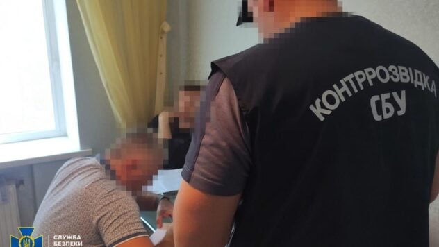 Der Leiter einer Verteidigungsfabrik, der Gelder für den Kauf von Teilen für die Su-27 unterschlagen hat wurde aufgedeckt“ />< /p> </p>
<p>Die Spionageabwehr des Sicherheitsdienstes hat zusammen mit dem BEB den Plan zur Bereitstellung von Haushaltsmitteln für den Kauf von Komponenten für Kampfflugzeuge der Streitkräfte der Ukraine aufgelöst.</p>
<p>Dies wurde vom Pressedienst des SBU gemeldet.</p>
<p>Wir sprechen über Module zur Verstärkung der Leistung von Bordradarsystemen ukrainischer SU-27-Jäger.</p>
<p>Jetzt schauen wir < p>Den Ermittlungen zufolge versuchte der Direktor eines der Verteidigungsunternehmen unseres Staates zusammen mit Komplizen, fast 4 Millionen Griwna zu stehlen, um die entsprechende Flugzeugausrüstung zu kaufen.</p>
<p>Für diesen Betrag schloss er mit einer angeschlossenen Handelsstruktur einen Vertrag über den Kauf eines Flugzeugmoduls ab.</p>
<blockquote>
<p>— Allerdings belieferten die Unternehmer den Staatsbetrieb mit fehlerhaften Bauteilen, und dessen Leiter ordnete an, dass die fehlerhaften Produkte berücksichtigt und bezahlt würden. Dazu werden die amtlich unterschriebenen Abrechnungsunterlagen für die Abnahme des fehlerhaften Eigentums — Die Nachricht lautet.</p>
</blockquote>
<p>Auf dieser Grundlage überwies das Verteidigungsunternehmen den ersten Teil der Zahlung in Höhe von 1,9 Mio. UAH an die Händler.</p>
<p>Später überwiesen die Teilnehmer des „Programms“ die Zahlung. Sie planten, dieses Geld über kontrollierte Unternehmen in den Schatten zu bringen, es einzulösen und unter sich zu verteilen.</p>
<p><img decoding=