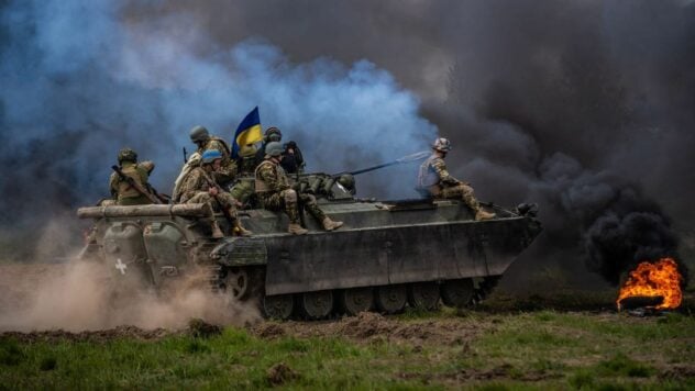 Sie sind ein Symbol für Tapferkeit und Unzerstörbarkeit. Zaluzhny, Umerov und die Kommandeure gratulierten den Soldaten von der Streitkräfte der Ukraine“ /> </p>
<p>Das Militärkommando gratulierte den ukrainischen Verteidigern zum Tag der Streitkräfte der Ukraine.</p>
<p>Oberbefehlshaber der Streitkräfte der Ukraine Valery Zaluzhny, Verteidigungsminister Rustem Umerov und Militärkommandeure veröffentlichten entsprechende Botschaften auf ihren Seiten in sozialen Netzwerken.</p>
<p> < p>In seinen Glückwünschen dankte Zaluzhny allen Soldaten, die ihre harte Arbeit leisten.</p>
<p>Jetzt zuschauen < blockquote></p>
<p>— Ich neige mein Haupt vor deiner Leistung! Vor jedem Soldaten, Sergeant und Offizier. Besonders vor denen, die heute im Feuer der Schlacht und unter Beschuss, in kalten, gefrorenen Schützengräben und Ruinen die Verteidigung festhalten und den heimtückischen Feind vernichten.</p>
<p>Sie sind es, die trotz Ihrer Titel und Positionen für die Zukunft unserer Kinder stehen. Dafür kämpfen wir, ohne das Recht auf Niederlage, — betonte er.</p>
</blockquote>
<p><iframeload=