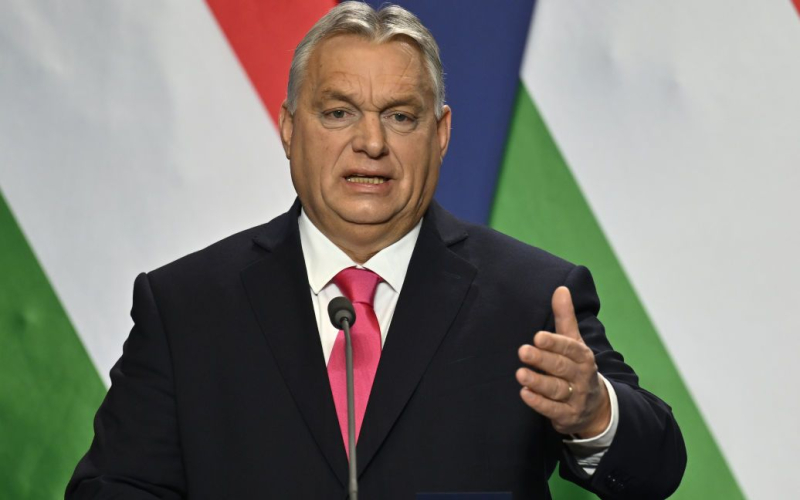&quot „Ich stehe ihm zur Verfügung“: Orban erklärte sich bereit, sich mit Selenskyj zu treffen. /></p>
<p><strong>Seit der umfassenden russischen Invasion in der Ukraine haben Orban und Zelensky keine offiziellen bilateralen Treffen mehr abgehalten.</strong></p>
<p><strong> p>Der ungarische Ministerpräsident Viktor Orban, der ein Budgethilfeprogramm für die Ukraine in Höhe von 50 Milliarden Euro für die nächsten vier Jahre abgelehnt hatte, stimmte einem Treffen mit dem ukrainischen Präsidenten Wladimir Selenskyj zu.</p>
<p>Dies gab er während einer Pressekonferenz bekannt, berichtet Sky News.</p>
<p>Laut Orban bot Wladimir Selenskyj ihm Anfang Dezember ein Treffen an, um „zu verhandeln“.</p>
<p >„Ich habe ihm [Zelensky] gesagt, dass ich ihm zur Verfügung stehen würde. Wir müssen nur eine Frage klären: Worüber [worüber wir reden]?“ – Orban bemerkte.</p>
<p>Der ungarische Staatschef bemerkte, dass der ukrainische Präsident dann den Antrag der Ukraine auf Beitritt zur EU besprechen wollte – ein Schritt, den Ungarn kategorisch ablehnt.</p>
<p>Ein weiteres Verhandlungsthema könnte sein Das Veto von Viktor Orban blockierte ein Anfang Dezember vorgeschlagenes mehrjähriges EU-Hilfspaket für Kiew im Wert von 50 Milliarden Euro. Der ungarische Staatschef sagte, dass Geld für die Ukraine nicht aus dem zentralen EU-Haushalt kommen dürfe und dass dies eine „schlechte Entscheidung“ sei.</p>
<p>Orban und Selenskyj haben seit der umfassenden russischen Invasion keine offiziellen bilateralen Treffen mehr abgehalten der Ukraine.</p >
<p>Erinnern Sie sich daran, dass die Europäische Union Methoden diskutiert, um den ungarischen Präsidenten Viktor Orban davon abzuhalten, die Unterstützung für die Ukraine zu blockieren. Insbesondere erwägen die Staats- und Regierungschefs der EU die Möglichkeit, Ungarn sein Stimmrecht zu entziehen, um ohne seine Beteiligung einer Vereinbarung über die Bereitstellung eines 50-Milliarden-Euro-Hilfspakets für die Ukraine im Zeitraum 2024-2027 zuzustimmen.</p>
<h4>Verwandte Themen: </h4>
<p>Weitere Neuigkeiten</p>
<!-- relpost-thumb-wrapper --><div class=