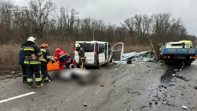 6 Tote und 5 Verletzte: Ein Auto, ein Kleinbus und ein Lastwagen kollidierten in der Region Charkow 