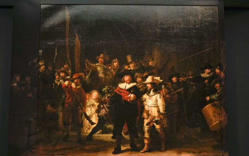 Ein In einem berühmten Gemälde von Rembrandt wurde eine Schicht entdeckt, die das Rätsel der Wissenschaftler gelöst hat Haltbarkeit des Gemäldes.</strong></p>
<p >In dem Gemälde „Die Nachtwache“, das <strong>Rembrandt</strong> 1642 malte, wurde bei einer anderen wissenschaftlichen Untersuchung eine Bleischicht entdeckt.</p>
<p>Dies beantwortete die Frage, wo die Oberfläche des Werks periodisch aus Bleikristallen entstand, schreibt CNN.</p>
<p>Die Forscher verwendeten zusammen Röntgenstrahlen, Spektroskopie einer Farbprobe und digitale 3D-Rekonstruktion zum ersten Mal. Dies ist das erste Gemälde von Rembrandt, das eine Bleischicht enthielt.</p>
<p>Rembrandt und seine Zeitgenossen begannen die Arbeit an einem Gemälde normalerweise damit, die Leinwand mit einer Leimschicht zu bedecken, um sie zu versteifen, und dann eine Grundschicht aufzutragen Pigment, um die Leinwand zu grundieren. </p>
<p>Bei dem Gemälde „Nachtwache“ gab es jedoch keine Klebeschicht. Vielleicht verwendete Rembrandt stattdessen eine Bleischicht, die die Leinwand zusätzlich vor Zerstörung schützte.</p>
<p><strong>„Nachtwache“</strong> ist ein Gemälde des niederländischen Künstlers Rembrandt, der zu den berühmtesten zählte Künstler des 17. Jahrhunderts. </p>
<p>Rembrandt vollendete die Arbeit an dem Gemälde im Jahr 1642. Es wurde im Auftrag des Hauptmanns der Amsterdamer Zivilmiliz gemalt, der sein neues Gebäude schmücken wollte. Allerdings wurde das Gemälde 1715 an allen vier Seiten abgeschnitten, da die Leinwand sehr groß war und das Bewegen erschwerte.</p>
<p>Zuvor war bekannt geworden, dass Spezialisten der National Gallery of Scotland Gemälde von entdeckten Vincent van Gogh auf der Rückseite</strong > „Kopf einer Bäuerin“ ein bisher unbekanntes Selbstporträt des Künstlers.</p>
<h4>Ähnliche Themen:</h4>
<p>Weitere News</p>
<!-- relpost-thumb-wrapper --><div class=