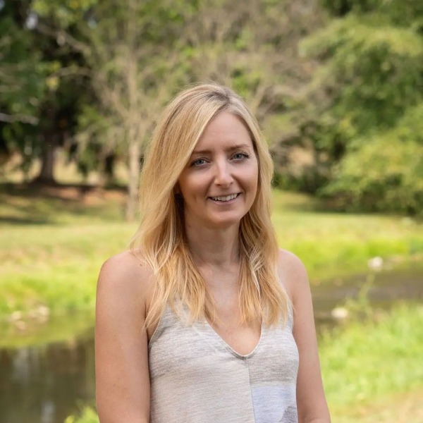  24 Minuten lang gestorben: Eine Frau sprach offen über ihren klinischen Tod“ /></p>
<p>Die Ergebnisse ihres Elektroenzephalogramms – ein Test, der die elektrische Aktivität des Gehirns misst – waren normal, obwohl unmittelbar nach der Wiederbelebung Sie hatte einen epileptischen Anfall, der mehr als 30 Minuten dauerte. Sanitäter brachten ihren Herzstillstand mit Komplikationen durch COVID in Verbindung, worauf sie bei der Aufnahme auf die Intensivstation positiv getestet wurde, sagte Canaday.</p>
<p>Aus klinischer Sicht erlebte die Autorin, die ihre Erfahrungen in ihren Memoiren Independence Avenue beschreibt, eine automatische Wiederbelebung. Dieses seltene Phänomen, dessen genaue Ursache unbekannt bleibt, tritt auf, wenn ein Patient, der „an einem Herzstillstand für tot erklärt wurde, plötzlich Lebenszeichen zeigt“, was den Anschein erweckt, als wäre er von den Toten zurückgekehrt, obwohl er in Wirklichkeit nie gestorben ist.</p >< p><img decoding=