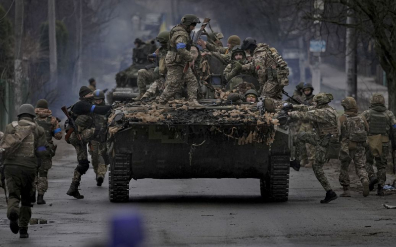 B Die GUR teilte mit, wie viele Menschen die Russische Föderation jeden Tag mobilisieren kann.“ /></p>
<p><strong>Russland versucht, das Personalniveau seiner Gruppe aufrechtzuerhalten.</strong></p>
<p >In Russland wächst die Unzufriedenheit mit dem Krieg. Gleichzeitig ist das Aggressorland in der Lage, durch die Mobilisierung und Rekrutierung von etwa 1000 bis 1200 Personen täglich etwa 1000 bis 1200 Menschen in seine Streitkräfte einzuberufen.</p>
<p>Dies wurde vom Vertreter des Main erklärt Die Geheimdienstdirektion des Verteidigungsministeriums der Ukraine, Vadim Skibitsky, während einer Diskussion auf der Veranstaltung „Die Ukraine und die Welt vor 2024“ im Jahr.</p>
<p>Laut Skibitsky ist der Grad der Unzufriedenheit der russischen Bevölkerung mit der Zwangsmobilisierung groß ist auf fast 70 % angewachsen.</p>
<p>„Nach verschiedenen Schätzungen kann Russland jeden Tag seine Streitkräfte durch Mobilisierung und Rekrutierung von etwa 1000–1200 Menschen einsetzen. Das ist täglich“, sagte Vadim Skibitsky. </p>
<p>Russland versucht, den Personalstand seiner an der Kontaktlinie der Kampfeinheiten stationierten Gruppe auf dem Niveau von 92–95 % zu halten, um das Tempo der Offensive aufrechtzuerhalten.</p>
<p> < p>Wie wir bereits berichteten, sagte der russische Verteidigungsminister Sergej Schoigu, dass man plane, die Zahl des russischen Militärpersonals auf 1,5 Millionen Menschen zu erhöhen. Der russische Minister begründet diese Entscheidung mit angeblich zunehmenden externen Bedrohungen für die Russische Föderation. Zu den Gründen gehören der Beitritt Finnlands zur NATO sowie die Vorbereitungen Schwedens auf die Bündnismitgliedschaft.</p>
<h4>Verwandte Themen:</h4>
<p>Weitere Nachrichten</p>
<!-- relpost-thumb-wrapper --><div class=