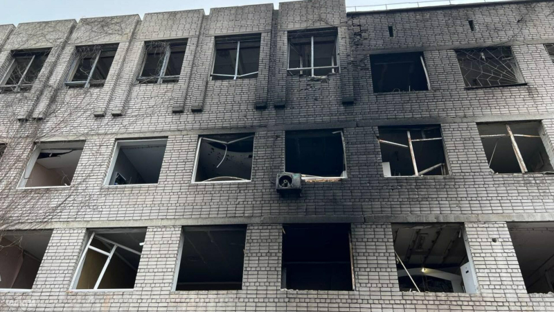 Drohnenangriff auf den Dnjepr: eine Bildungseinrichtung, ein Wohnheim und Häuser wurden beschädigt“ /> </p>
<p>Foto: Sofia Bogutska</p>
<p><img decoding=