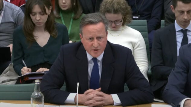 Cameron ist „ziemlich sicher“, dass die USA einer stärkeren Unterstützung der Ukraine zustimmen werden.“ /></p>
<p>Der britische Außenminister <strong>David Cameron</strong> äußerte sich „absolut“; Zuversichtlich, dass London die Ukraine weiterhin unterstützen wird, und stellte fest, dass dieses Thema in der britischen Politik nicht wie in einigen anderen Ländern Gegenstand von Kontroversen ist.</p>
<p>Dies sagte er, als er zum ersten Mal seit seiner Ernennung zum Außenminister Fragen von Parlamentsabgeordneten beantwortete.</p>
<p>Auf die Frage, ob Großbritannien und europäische Verbündete die Ukraine ohne die Hilfe der USA weiterhin unterstützen könnten, bemerkte er:</p > Jetzt gucken wir </p>
<blockquote>
<p> – Wir brauchen Hilfe von den Amerikanern: Wir brauchen die Amerikaner wirklich, um dieses Paket bereitzustellen. Ich bin mir ziemlich sicher, dass sie es tun werden, denn schließlich gibt es im Kongress eine Mehrheit dafür, — Cameron sagte.</p>
</blockquote>
<p>Er fügte hinzu, dass er sich persönlich mit Mitgliedern des Kongresses getroffen habe, von denen, die das Thema am meisten unterstützten, bis zu denen, die es nicht waren.</p>
<p>Cameron wurde gefragt, wie zuversichtlich er sei, dass Großbritannien die Ukraine unterstützen könne, wenn dies möglich sei Der neue US-Präsident hat seine Unterstützung zurückgezogen oder andere Länder haben es nicht eilig, dies zu tun.</p>
<p>Wie Sky News feststellt, antwortete er auf diese Frage mit „absolut“. VertrauenCameron fügte hinzu, dass er und Premierminister Rishi Sunak die Frage der Mobilisierung der Waffenproduktion für die Ukraine diskutieren. Ihm zufolge „gibt es in dieser Frage noch viel zu tun“.</p>
<p>Ende Oktober sandte das Weiße Haus einen Antrag an den Kongress über 106 Milliarden US-Dollar für die Ukraine, Israel und Taiwan. sowie die Steuerung des Migrantenstroms an der Grenze. Etwa 61 Milliarden US-Dollar werden zur Unterstützung der Ukraine bereitgestellt.</p>
<p>Bisher hat der Kongress diesen Antrag der Biden-Regierung nicht unterstützt. Washington räumte ein, dass die Hilfspakete für die Ukraine dadurch kleiner geworden seien. Möchten Sie sich entspannen? Kommen Sie zu Facti.GAMES! </p>
</p>
</p></p>
<!-- relpost-thumb-wrapper --><div class=