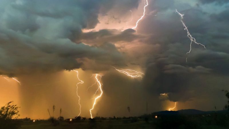 Keine Explosionen und Blitze: Ein Schneegewitter fegte über Kiew