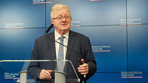 Blockade der ukrainischen Grenze. Die polnische Regierung wird ein Abkommen mit Landwirten unterzeichnen – Medien“ /></p >
<p>Am Samstag, den 6. Januar, wird der polnische Landwirtschaftsminister Czeslaw Sekierski in Rzeszow eine Vereinbarung mit dem Verein „Deceived Village“ unterzeichnen, damit Landwirte die Blockade des Grenzübergangs zur Ukraine in Medice beenden.</p>
<p>Dies berichtet Rzeczpospolita.</p>
<p>Es wird angezeigt, dass der Minister drei Forderungen der Demonstranten zustimmte: die Bereitstellung von Subventionen für Mais, Garantien für keine Steuererhöhung und günstige Kredite.</p >Jetzt beobachten </p>
<p>Wie aus der Veröffentlichung hervorgeht, forderte das Betrogene Dorf auch eine Ausweitung des Einfuhrverbots für landwirtschaftliche Produkte aus der Ukraine auf weitere Produkte wie Beerenobst, Zucker, Alkohol, Honig, Apfelkonzentrat, Eier und Geflügelfleisch. </p>
<p>Die Landwirte wurden darüber informiert, dass einige der Ultimaten genehmigt wurden, sie jedoch schriftliche Garantien erfordern. Deshalb wird Sekierski nach Rzeszow fahren, um den Deal abzuschließen. Gleichzeitig hatte der Minister laut Rzeczpospolita-Quellen bis Freitagabend noch keine endgültige Entscheidung getroffen.</p>
<p>Das polnische Ministerium legte bei der Europäischen Kommission Berufung wegen Subventionen ein. Die Regierung will 2,5 Milliarden Zloty für Kredite bereitstellen, davon 150 Millionen Zloty für Liquiditätskredite.</p>
<p>Zuvor hatte die Europäische Kommission einen Brief an Polen zur Aufhebung des Embargos für Agrarprodukte aus der Ukraine geschickt.</p>
<p> Möchten Sie entspannen? Kommen Sie zu Facti.GAMES! </p>
</p>
</p></p>
<!-- relpost-thumb-wrapper --><div class=