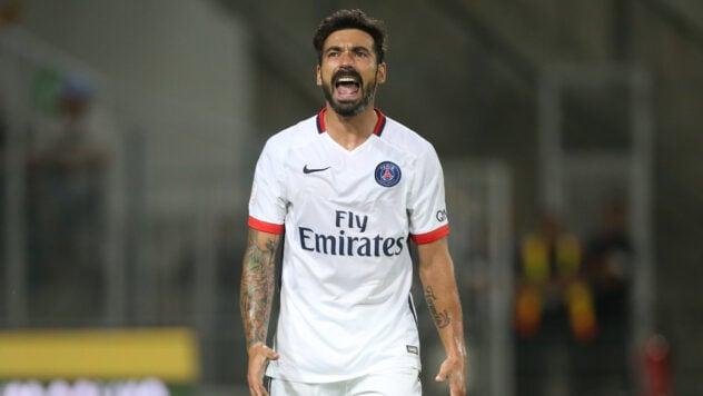 Der Ex-PSG-Star wurde zum zweiten Mal in einem Monat ins Krankenhaus eingeliefert – dieses Mal mit einer Überdosis“ /></p>
<p>Der Vizeweltmeister der argentinischen Nationalmannschaft und Ex-PSG-Star <strong>Ezequiel Lavezzi</strong> wurde wegen einer Überdosis auf die Intensivstation eingeliefert.</p>
<p> Dies berichtete die spanische Zeitung Marca unter Berufung auf argentinische Medien.</p>
<p>Es wird darauf hingewiesen, dass er mit einer Überdosis auf die Intensivstation des Krankenhauses Sanatorio Zabala eingeliefert wurde, wo Ärzte eine Entgiftung durchführen.</p >Gucke gerade </p>
<blockquote>
<p>– Er nimmt eine Überdosis, was seine Familie und Menschen in seinem Umfeld zum Handeln zwingt, — berichtete der Journalist Luis Ventura im Sender América TV.</p>
</blockquote>
<p>Gleichzeitig bestritt der Sohn des Ex-Fußballspielers Thomas die Informationen mit der Begründung, dass es seinem Vater gut gehe und er sich gerade in einer Krise befinde Behandlung: Hören Sie auf, Dinge zu erfinden, die nicht wahr sind. Er hat keine Überdosis genommen oder was auch immer man sagt.</p>
<p>In der Veröffentlichung heißt es, dass der Argentinier bald in ein Rehabilitationszentrum verlegt wird, wo er eine neue Behandlung zur Überwindung seiner Sucht beginnen wird.</p>
<p>Dies ist das zweite Mal in einem Kalendermonat, dass Lavezzi ins Krankenhaus eingeliefert wird . Am 20. Dezember verunglückte er in seinem eigenen Haus in Punta del Este in Uruguay. Eine ärztliche Untersuchung ergab, dass er eine „kurze Stichwunde am Bauch und einen Bruch am Schlüsselbein“ hatte. Nach Untersuchungen kehrte er mit dem Flugzeug nach Argentinien zurück.</p>
<h3>Wer ist Ezequiel Lavezzi?</h3>
<p>Der 38-jährige Fußballspieler spielte als Flügelspieler und Stürmer. Er spielte für die italienischen Teams Napoli und Genua sowie für die französische PSG. Der letzte Verein, dessen Farben er verteidigte, war der Chinese Habei China Fortune.</p>
<p>Auf Vereinsebene bestritt er die meisten Spiele für Napoli (188) und PSG (161). Als Mitglied der Pariser gewann er viermal die französische Ligue 1.</p>
<p>Möchten Sie entspannen? Kommen Sie zu Facti.GAMES! </p>
<p>Zusammen mit der argentinischen Nationalmannschaft wurde er 2014 Vize-Weltmeister. Insgesamt bestritt er 51 Spiele für die Albiceleste und erzielte dabei neun Tore. Als Mitglied der argentinischen Nationalmannschaft wurde er 2008 Olympiasieger.</p>
</p>
</p></p>
<!-- relpost-thumb-wrapper --><div class=