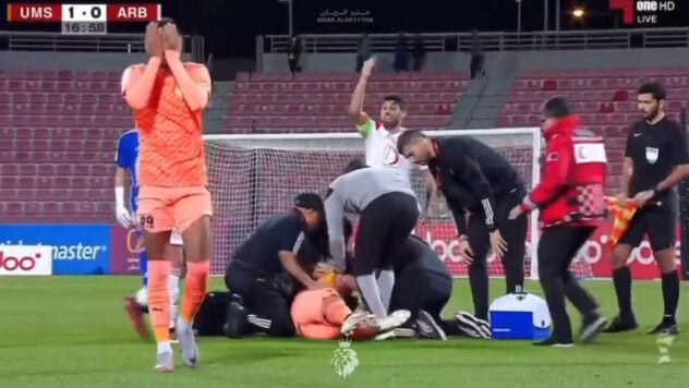 Ein Fußballspieler fiel während eines Spiels des Qatar Star Cup unter Krämpfen auf den Rasen