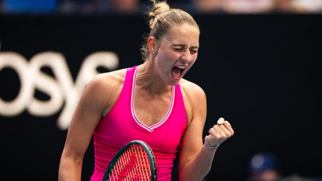 Ich liebe dieses Turnier! Kostyuk wird zum ersten Mal im Viertelfinale der Australian Open spielen in seiner Karriere“ /></p >
<p>Die Ukrainerin <strong>Marta Kostyuk</strong> erreichte zum ersten Mal in ihrer Karriere das Viertelfinale eines Grand-Slam-Turniers.</p>
<p>Im 1/Im achten Finale der Australian Open 2024 besiegte sie souverän die „neutrale“ Mannschaft. Qualifikantin mit russischem Pass <strong>Maria Timofeeva</strong> mit einem Ergebnis von<strong>2, 6:1.</strong></p>
<p>Die Tennisspieler verbrachten 1 Stunde und 16 Minuten auf dem Spielfeld, bei dem Marta ein Ass machte, einen Doppelfehler machte und vier von fünf Breakpunkten verwandelte.</p>
<p>Jetzt schaue ich mir </p>
<blockquote>
<p> an – ich liebe dieses Turnier. Das ist mein Lieblingsturnier, meine Lieblingsfans, meine Lieblingsfans aus der Ukraine. Und ich komme jedes Jahr sehr gerne hierher zurück. Auch ich hatte hier schwierige Jahre — 2019, 2020, 2021. Das waren nicht einfach, nicht die angenehmsten Jahre für mich, aber ich habe die Liebe zu diesem Ort in meinem Herzen behalten. Und schließlich ist es schön, im Viertelfinale zu stehen, sagte Kostyuk nach dem Spiel.</p>
</blockquote>
<p>Im Viertelfinale wird Kostyuk gegen die Amerikanerin Coco Gauff spielen, die in einem weiteren Spiel der Achtelfinale spielt im Finale besiegte die Polin Magdalena French (6:1, 6:2).</p>
<h3>Australian Open-2024. Marta Kostyuk – Maria Timofeeva – 6:2, 6:1</h3>
</p>
<p>Der 21-jährige Kostyuk wurde der zweitjüngste ukrainische Tennisspieler in der Geschichte im Viertelfinale bei Grand-Slam-Turnieren und Nach Elina Svitolina ist sie die zweite Ukrainerin, die es ins Viertelfinale des australischen Majors geschafft hat.</p>
<p>In der Nacht des 22. Januar werden die Achtelfinalspiele des aktuellen Australian Open-Turniers ausgetragen von Elina Svitolina und Dayana Yastremskaya.</p>
<p>In der vorherigen Phase auf den Plätzen in Melbourne schlug sie einen anderen „neutralen“ Spieler. Die Russin Elina Avanesyan in drei Sätzen.</p>
<p>Möchten Sie entspannen? Kommen Sie zu Facti.GAMES! </p>
</p>
</p></p>
<!-- relpost-thumb-wrapper --><div class=