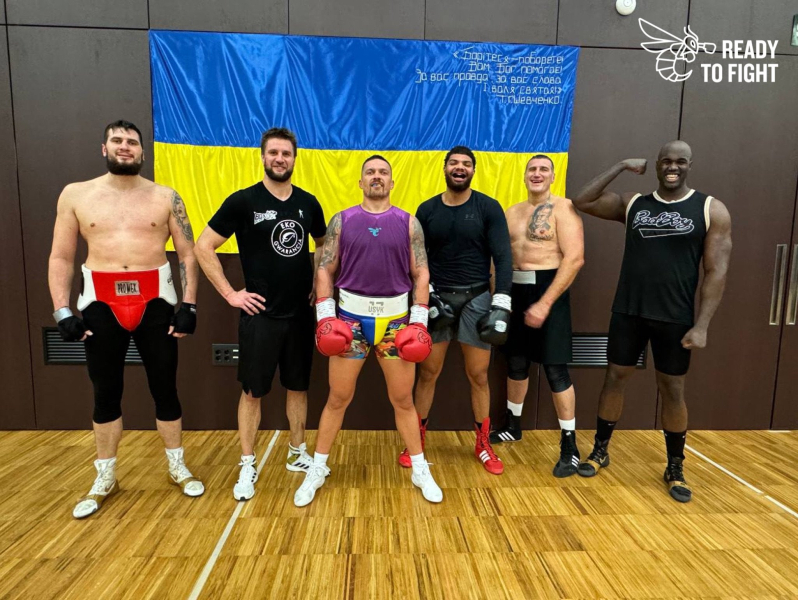  Wer hilft Usyk, sich auf den Kampf mit Fury vorzubereiten: Ukrainisches veröffentlichtes Foto“ /></p>
<p id=