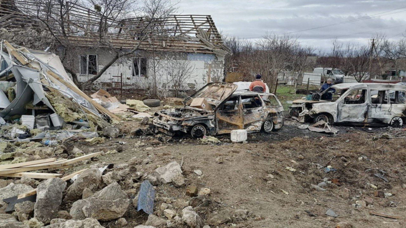 Die Russische Föderation hat die Region Cherson getroffen: das Dorf Gemeindegebäude und Modulhäuser für Binnenflüchtlinge wurden zerstört“ /></p>
<p><img decoding=