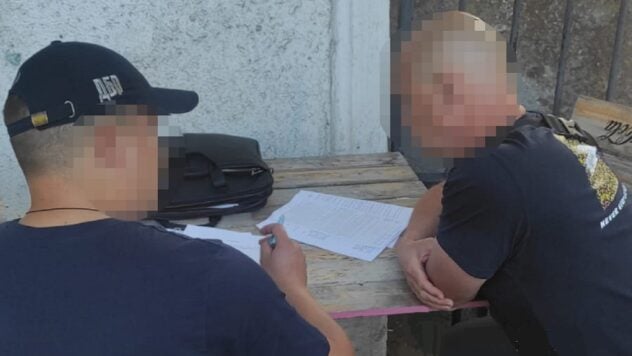 Sie haben nicht gedient, aber sie haben Geld erhalten: Drei Abgeordnete des Kiewer Stadtrats werden es tun vor Gericht gestellt werden“ /></p>
<p>Drei Abgeordnete des Kiewer Stadtrats werden wegen Umgehung des Militärdienstes vor Gericht gestellt.</p>
<p>Dies wurde vom State Bureau of Investigation gemeldet.</p>
<p >Die Ermittler haben festgestellt, dass Soldaten einer der Militäreinheiten, von denen drei den Status von Abgeordneten des Kiewer Stadtrats haben, und eine weitere — Assistent eines Abgeordneten des Kiewer Stadtrats, meldete sich ein Jahr lang nicht zum Militärdienst, erhielt dafür aber ein Gehalt.</p>
<p>Jetzt zuschauend </p>
<p>Der Leiter des Apparats der Militärverwaltung der Stadt Kiew (KGVA) half bei der Organisation einer gefälschten Geschäftsreise für drei Stellvertreter und einen Assistenten. An dem Plan war auch der Kommandeur einer der militärischen Einheiten der Territorialverteidigung beteiligt, in der Männer bei der Mobilisierung dienen sollten.</p>
<p><p><img decoding=