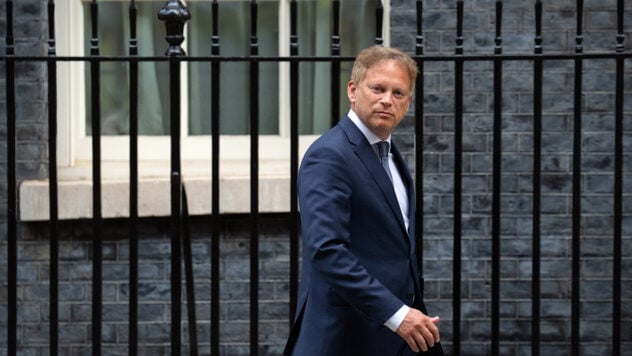 Putin wurde gedemütigt: Der Chef des britischen Verteidigungsministeriums reagierte auf russische Raketenangriffe aus dem DVRK“ />< /p> </p>
<p>Der Chef des britischen Verteidigungsministeriums Grant Shapps nannte Russlands Bedarf an Raketen aus der DVRK eine Demütigung.</p>
<p>Ein britischer Beamter schrieb darüber im sozialen Netzwerk X (ehemals Twitter).</p>
<blockquote>
<p >— „Die Welt hat Russland den Rücken gekehrt und Putin gezwungen, sich selbst zu demütigen und Hand in Hand mit Nordkorea zu gehen, um seine illegale Invasion fortzusetzen“, sagte er. schrieb Shapps.</p>
</blockquote>
<p>Er fügte hinzu, dass Russlands Bitte um Hilfe an Nordkorea einen Verstoß Moskaus gegen zahlreiche Resolutionen des UN-Sicherheitsrats darstellt und „die Sicherheit einer weiteren Region der Welt gefährdet“. # 8221;.</p>
<p>Ich schaue mir gerade </p>
<blockquote>
<p>— Das muss sofort aufhören. Gemeinsam mit unseren Partnern werden wir dafür sorgen, dass Nordkorea einen hohen Preis für die Unterstützung Russlands zahlt, — Grant Shapps betonte.</p>
</blockquote>
<p>Erinnern Sie sich daran, dass der Sprecher des Weißen Hauses, John Kirby, zuvor sagte, die Vereinigten Staaten hätten Informationen darüber, dass Russland ballistische Raketen aus Nordkorea gegen die Ukraine eingesetzt habe, die Pjöngjang zusammen mit Trägerraketen nach Moskau transferiert habe. </p>
<p>Gleichzeitig wies der Vertreter des Luftwaffenkommandos der ukrainischen Streitkräfte, Jurij Ignat, darauf hin, dass die Ukraine Informationen über den Einsatz ballistischer Raketen aus Nordkorea durch Russland noch nicht bestätigen könne.</p>
<p>Anschließend sagte der Sprecher der Bezirksstaatsanwaltschaft Charkow, Dmitri Tschubenko, dass Spezialisten eine Inspektion der Trümmer der Raketen abgeschlossen hätten, die Russland am 2. Januar auf Charkow abgefeuert hatte. Experten vermuten, dass Russland es von der DVRK bekommen könnte.</p>
</p>
<p>Möchten Sie sich entspannen? Kommen Sie zu Facti.GAMES!</p>
</p></p>
<!-- relpost-thumb-wrapper --><div class=