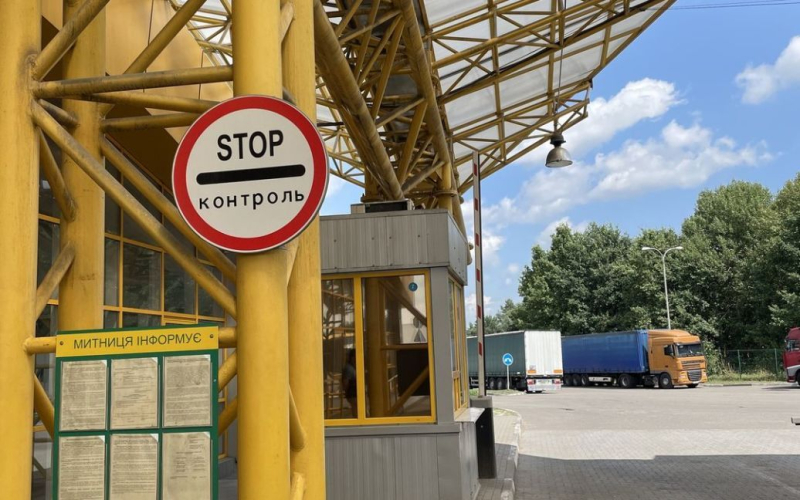 Verkehr Verkehr an Grenze zu Rumänien wurde freigegeben – Staatlicher Grenzschutzdienst“ /></p>
<p><strong>Rumänische Bauern haben die Kontrollpunkte „Porubnoye“ freigegeben und „Djakowo“.</strong></p>
<p>Rumänische Bauern haben den Transport von Lastwagen durch die Kontrollpunkte „Porubnoje“ und „Djakowo-Halmeu“ an der Grenze zur Ukraine vollständig freigegeben.</p >
<p>Dies teilt der Staatliche Grenzdienst der Ukraine mit.</p>
<p>“Heute um 13:20 Uhr gaben Vertreter der rumänischen Grenzpolizei die Aufhebung der Verkehrssperre für Lastkraftwagen in Richtung Halmeu bekannt Kontrollpunkt. Der Grenzübertritt erfolgt wie gewohnt“, heißt es in der Meldung.</p>
<p>Wie der staatliche Grenzschutzdienst hinzufügte, warten derzeit 634 Lastwagen auf die Ausreise aus der Ukraine und 30 Lastwagen auf die Einreise in die Ukraine.< /p> </p>
<p>Denken Sie daran: <strong>Der rumänische Ministerpräsident Marcel Ciolaku stellte einige der ersten Maßnahmen vor, die mit Landwirten und Transportunternehmen vereinbart wurden.</strong>Er betonte, dass die Proteste gerechtfertigt seien.</p>
<h4>Verwandte Themen: </h4>
<p>Weitere Neuigkeiten</p>
<!-- relpost-thumb-wrapper --><div class=